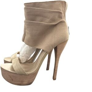 Platform Slouchy Pump High Heel with Zip Ankle Strap 
Size: 7.5
Bakers